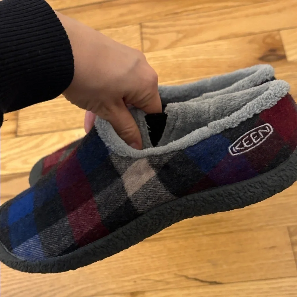 Keen plaid Howser Slippers size US 7